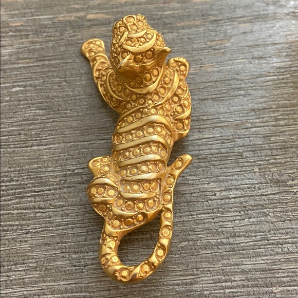 Vintage 70s Gold Tone Heavy Plated Tiger Broach - Picture 4 of 9